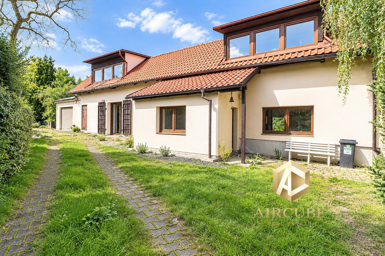 Rodinné domy, Dolní Břežany, okres Praha-západ, Středočeský kraj, 204 m² - 1