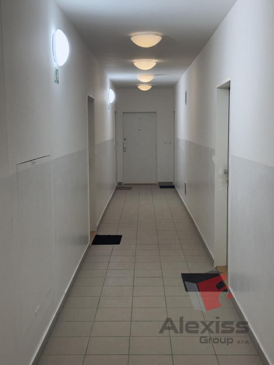 Pronájem byt 3+kk - Bechlínská, Praha, 74 m²