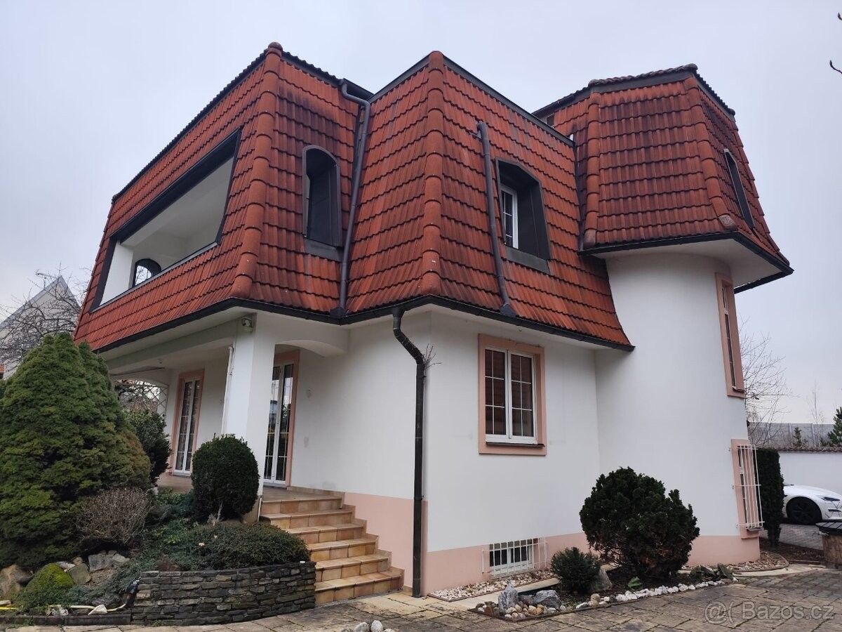 Byty, Průhonice, 252 43