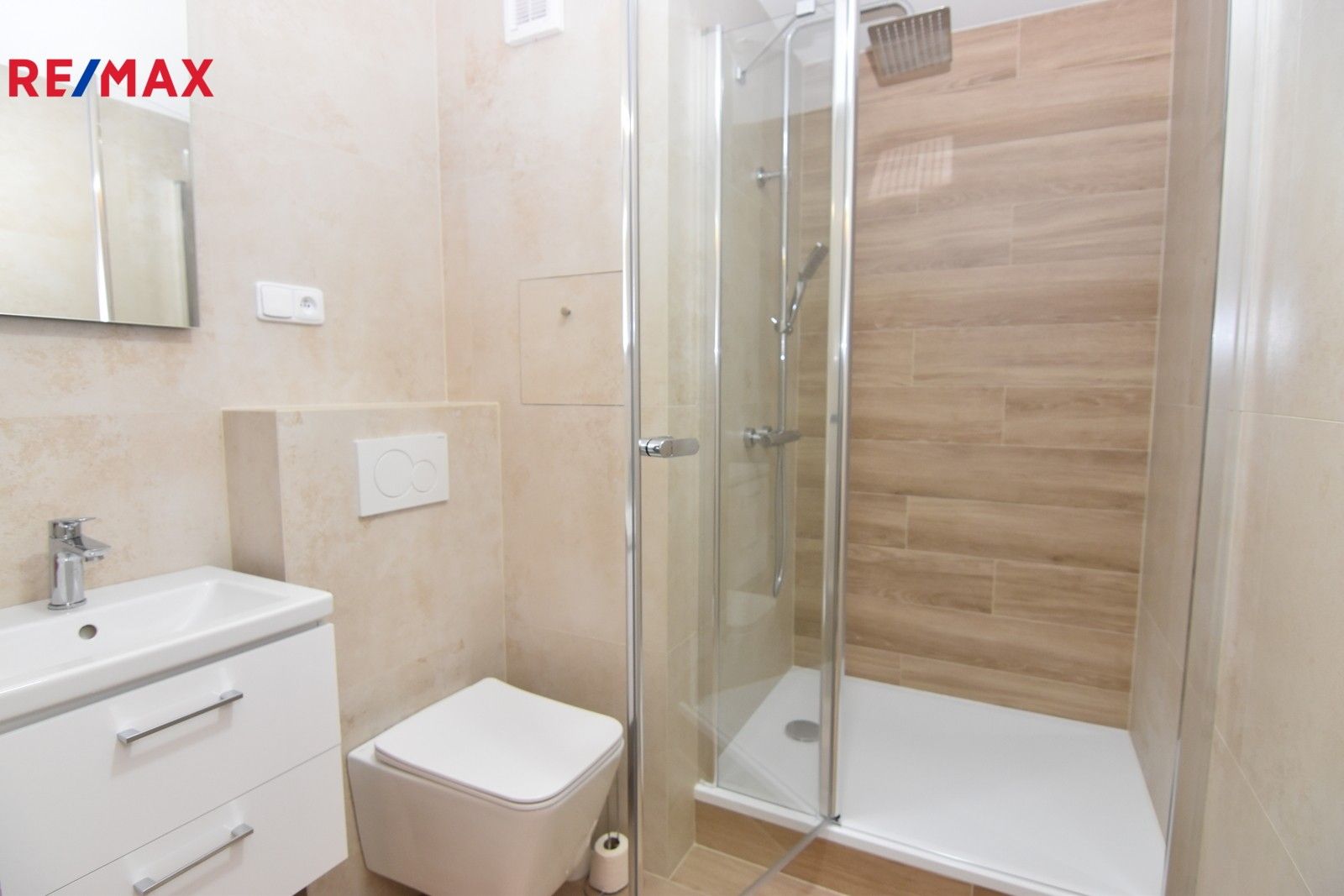 Pronájem byt 2+1 - Černá cesta, Olomouc, 43 m²