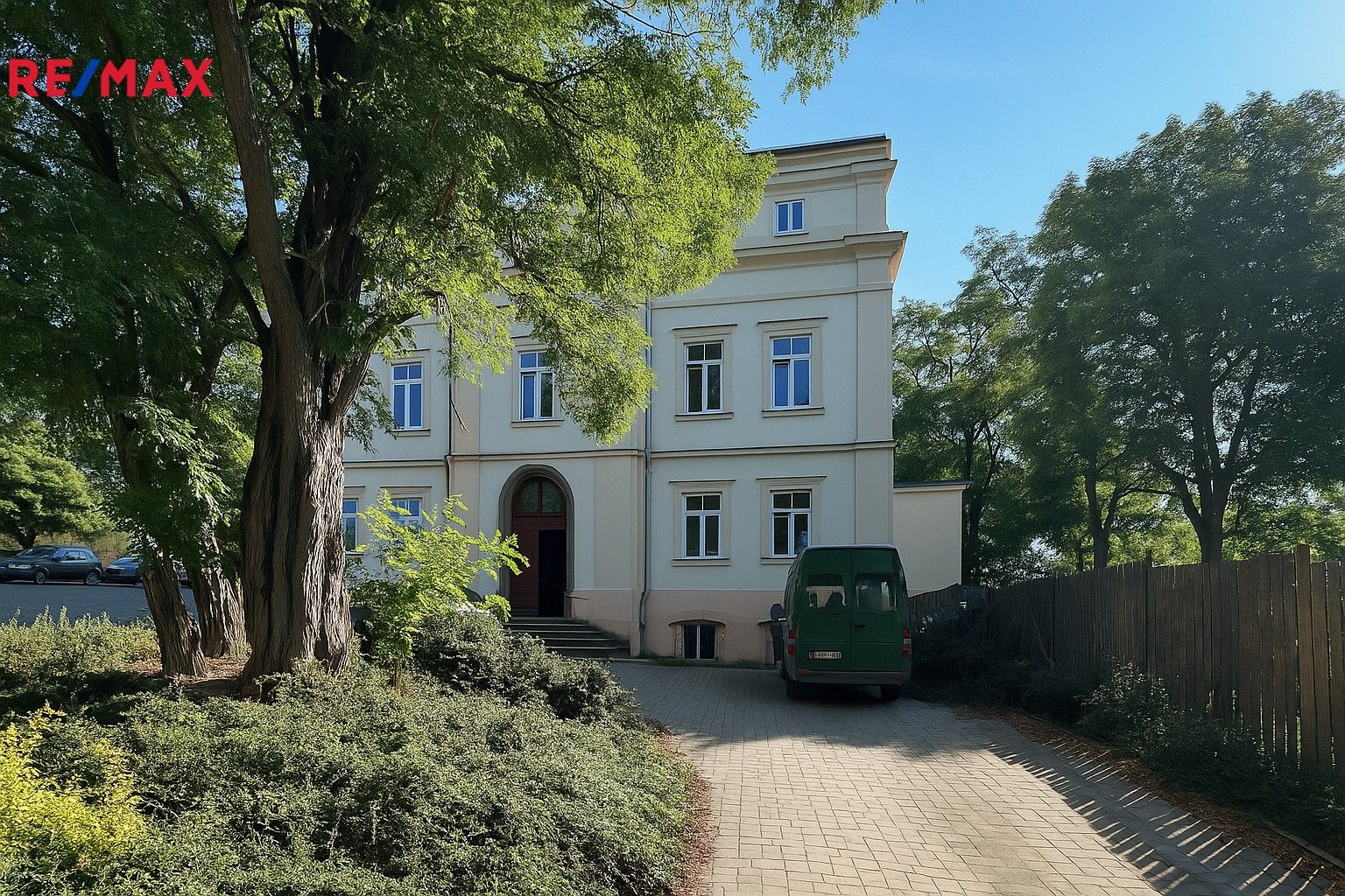 Pronájem komerční - Slaný, 23 m²