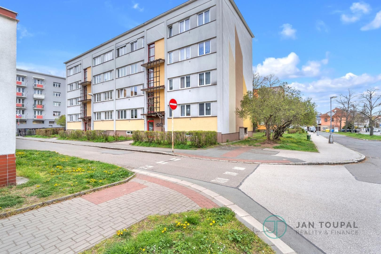 1+kk, V Koutech, Hradec Králové, 35 m²