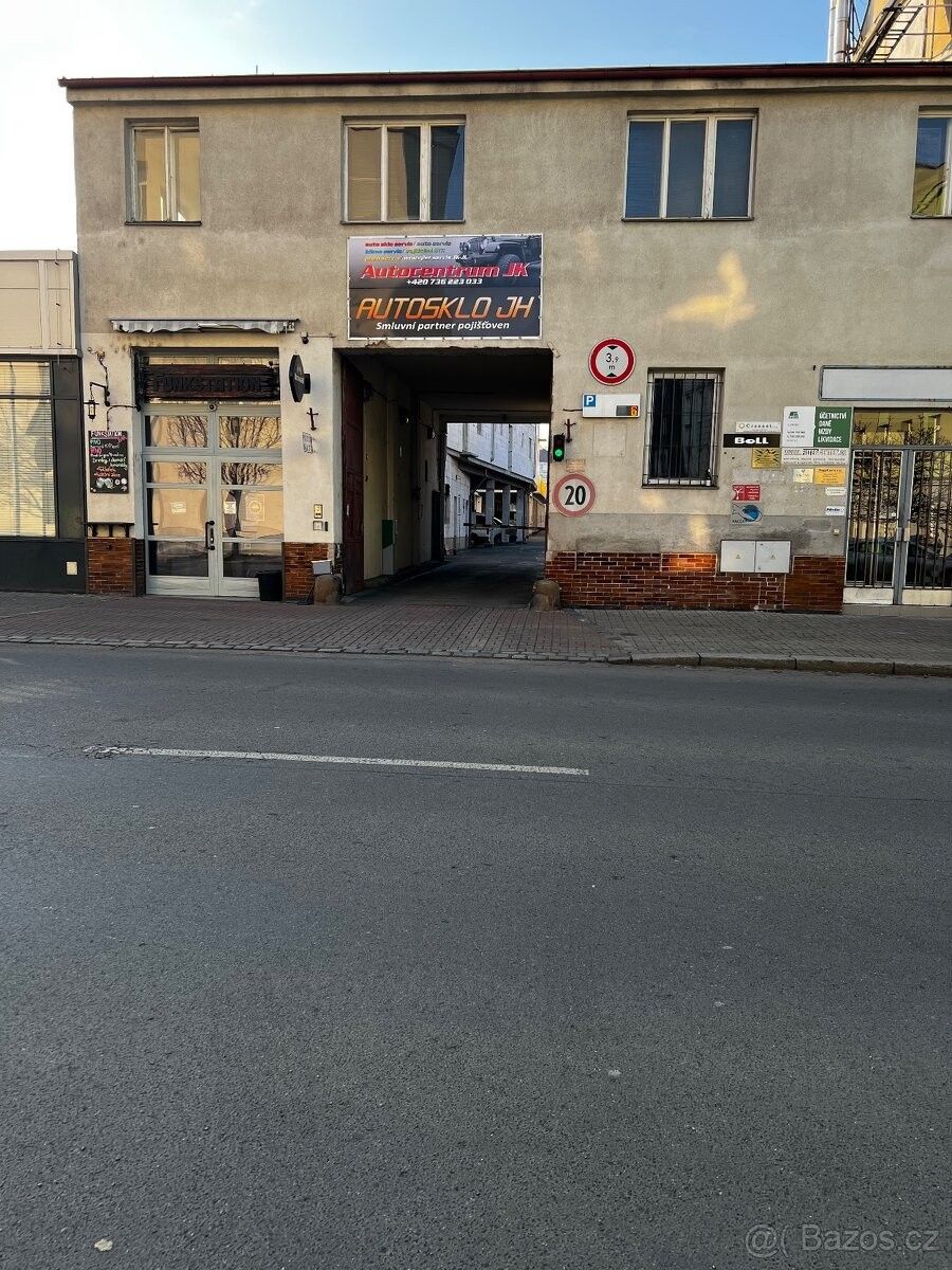 Garáže, Praha, 100 00