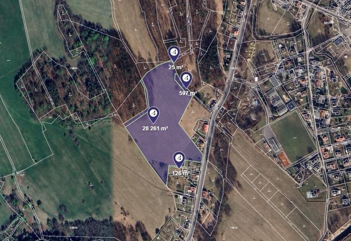 Louky, Mníšek, 7 252 m²