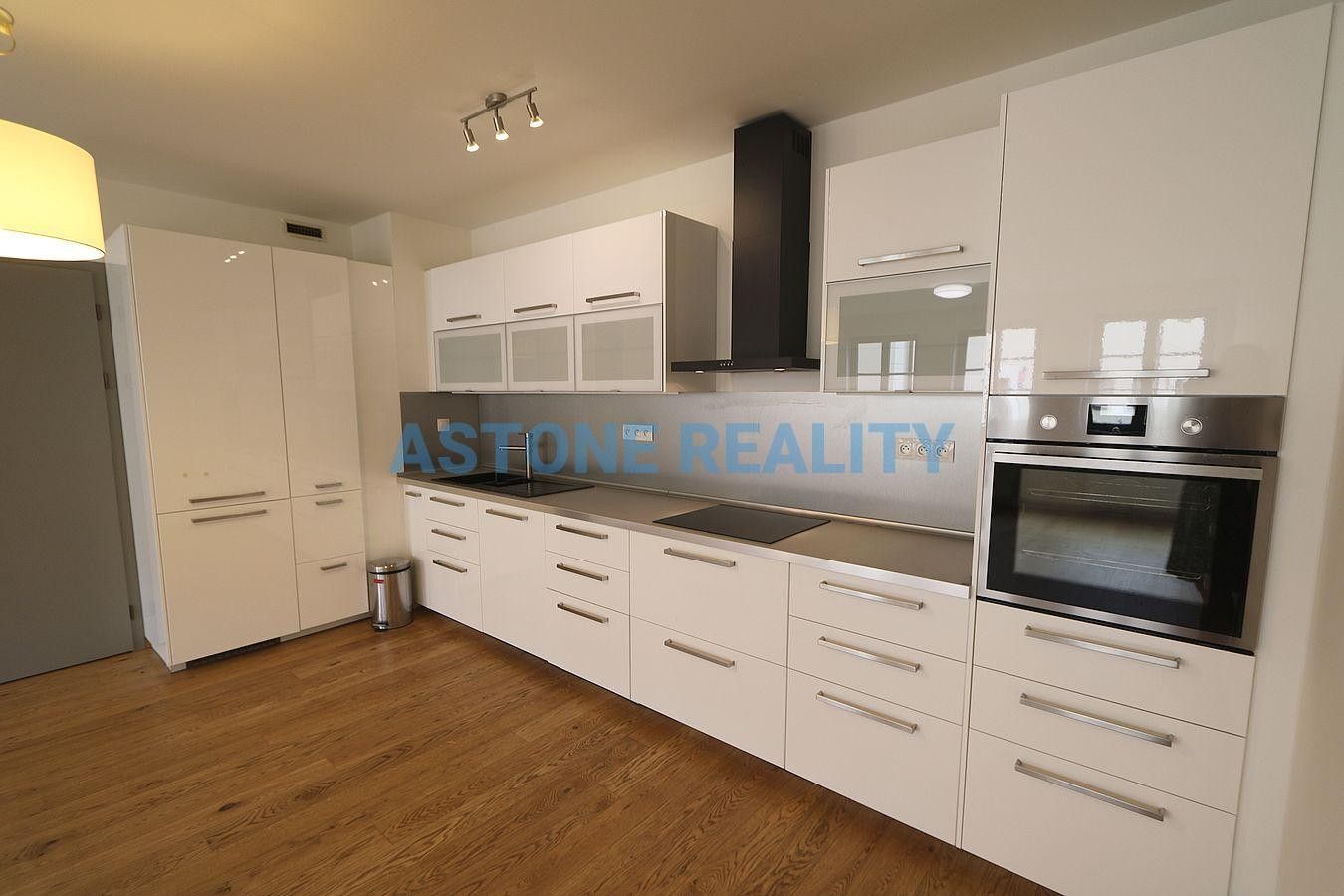 3+kk, U Matěje, Praha, 109 m²