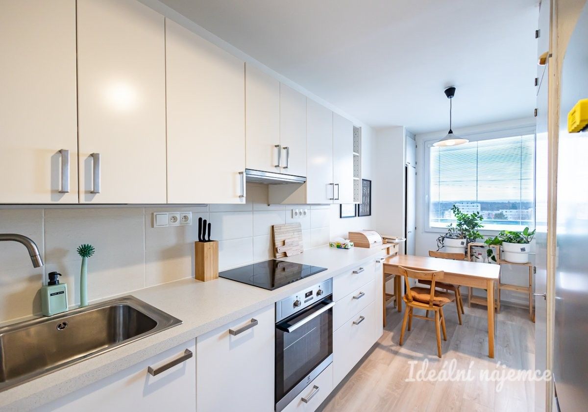 Pronájem byt 3+1 - Tatarkova, Praha, 77 m²