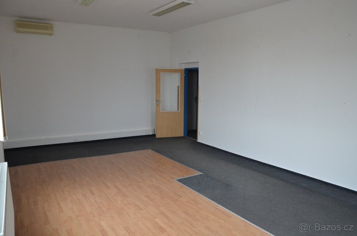 Pronájem kancelář - Střelice u Brna, 664 47