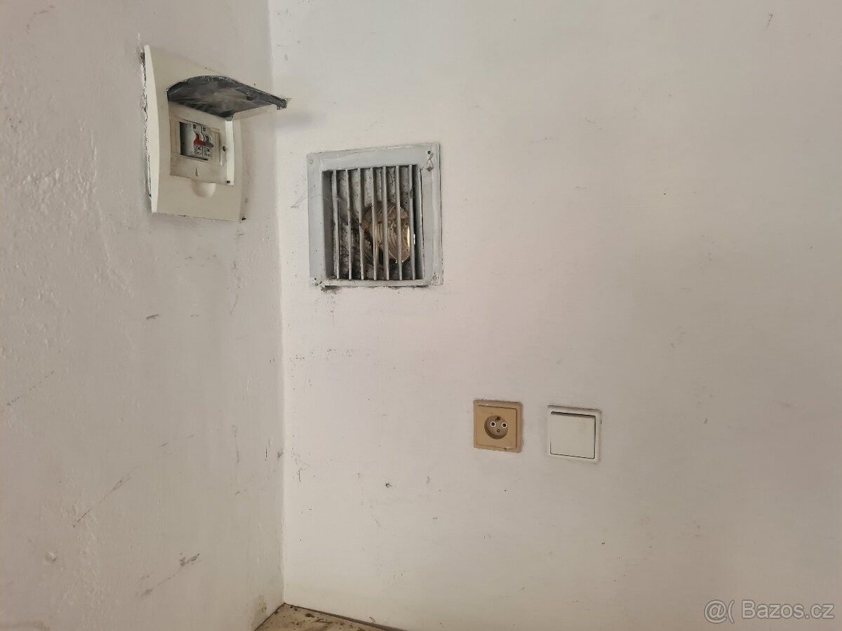 Garáž · 18 m² · Klášterec nad Ohří - 4
