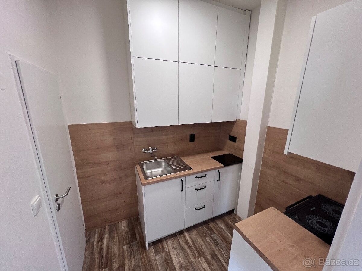 Byty, Břeclav, 690 02