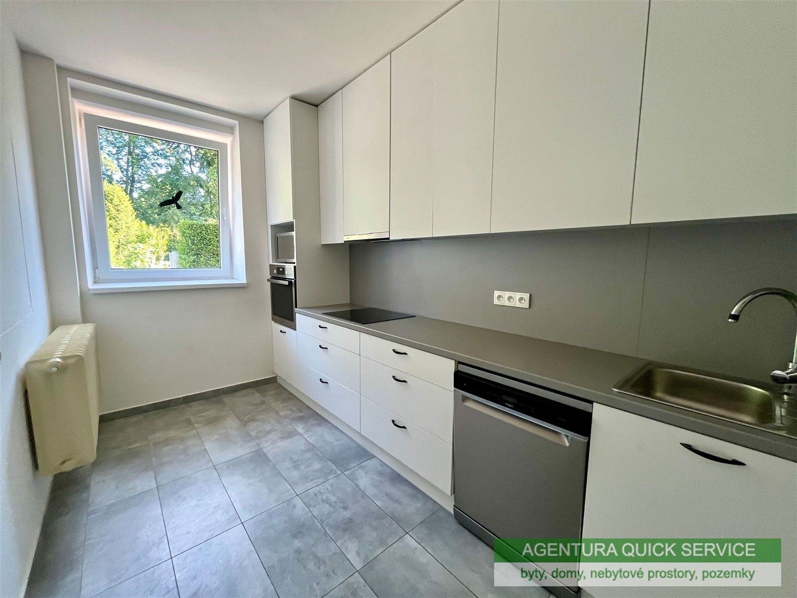 Výrobní prostory · 175 m² · Hornocholupická, Praha - 3