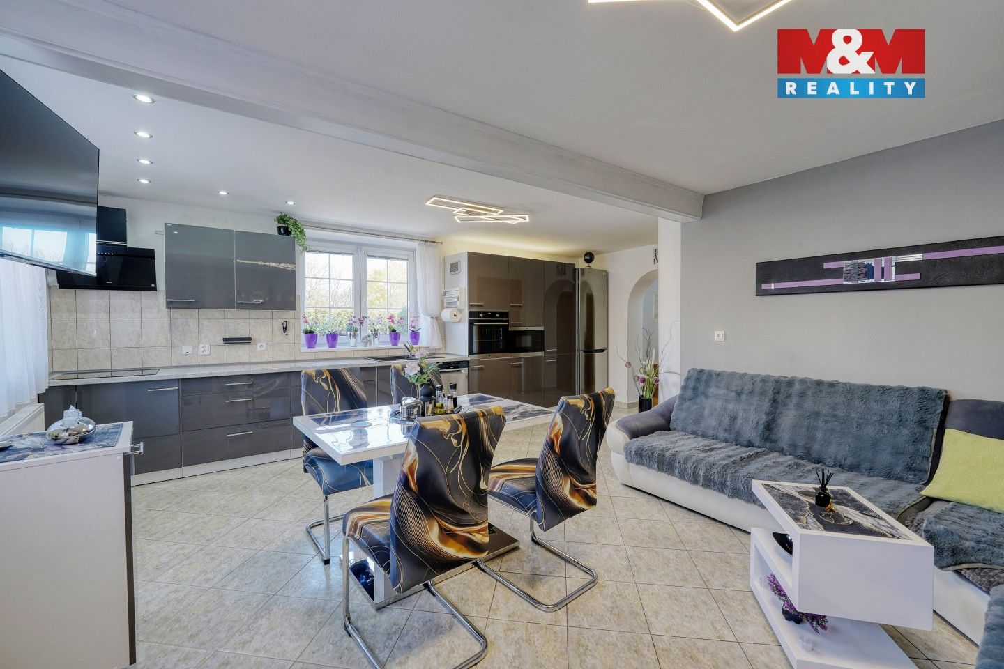 Prodej rodinný dům - Dolany, 225 m²