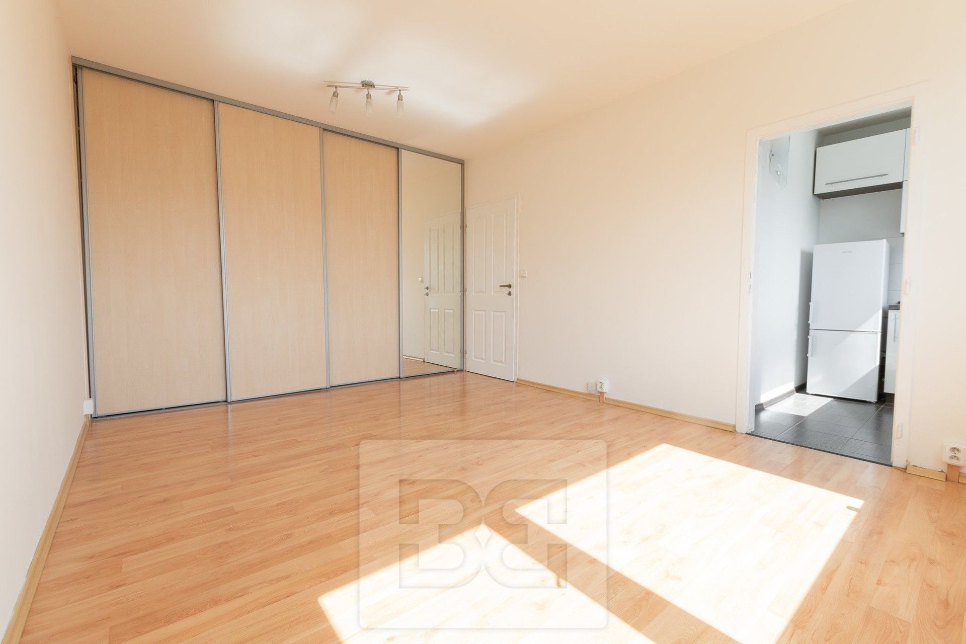 Pronájem byt 1+kk - Krynická 494, Praha Troja, 29 m² - 5