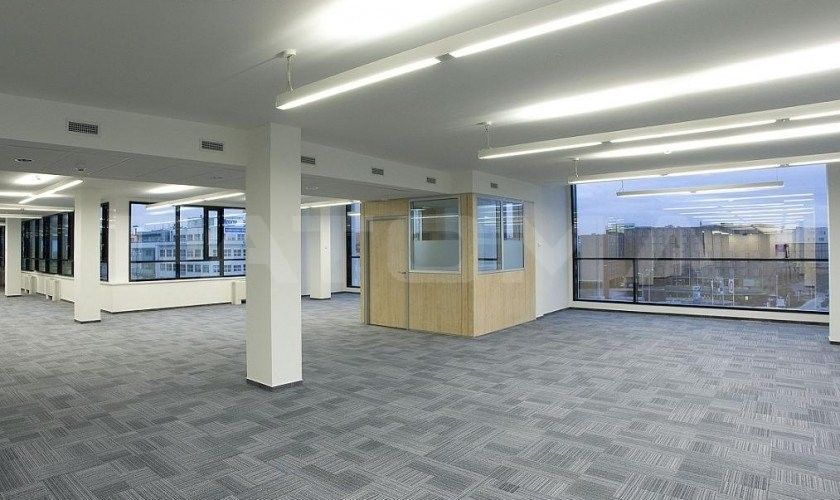 Kancelář · 458 m² · Štětkova, Praha - 4