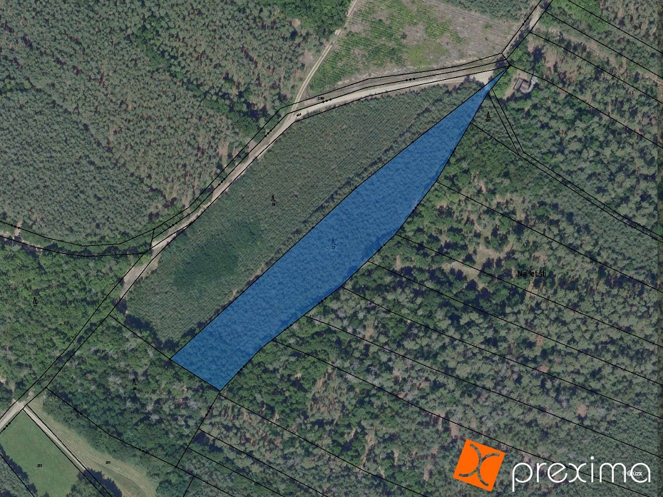 Les, 4 483 m²
