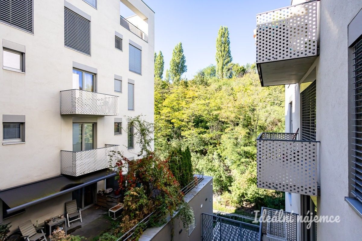 Byt 2+kk · 44 m² · Koněvova, Praha - 4