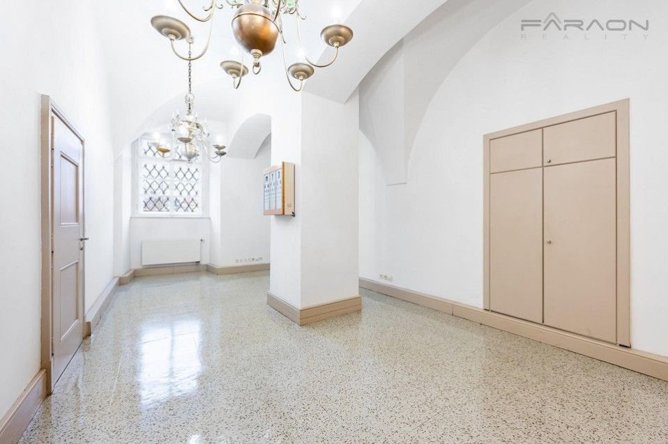 Ostatní, Hradčanské náměstí, Praha, 106 m²