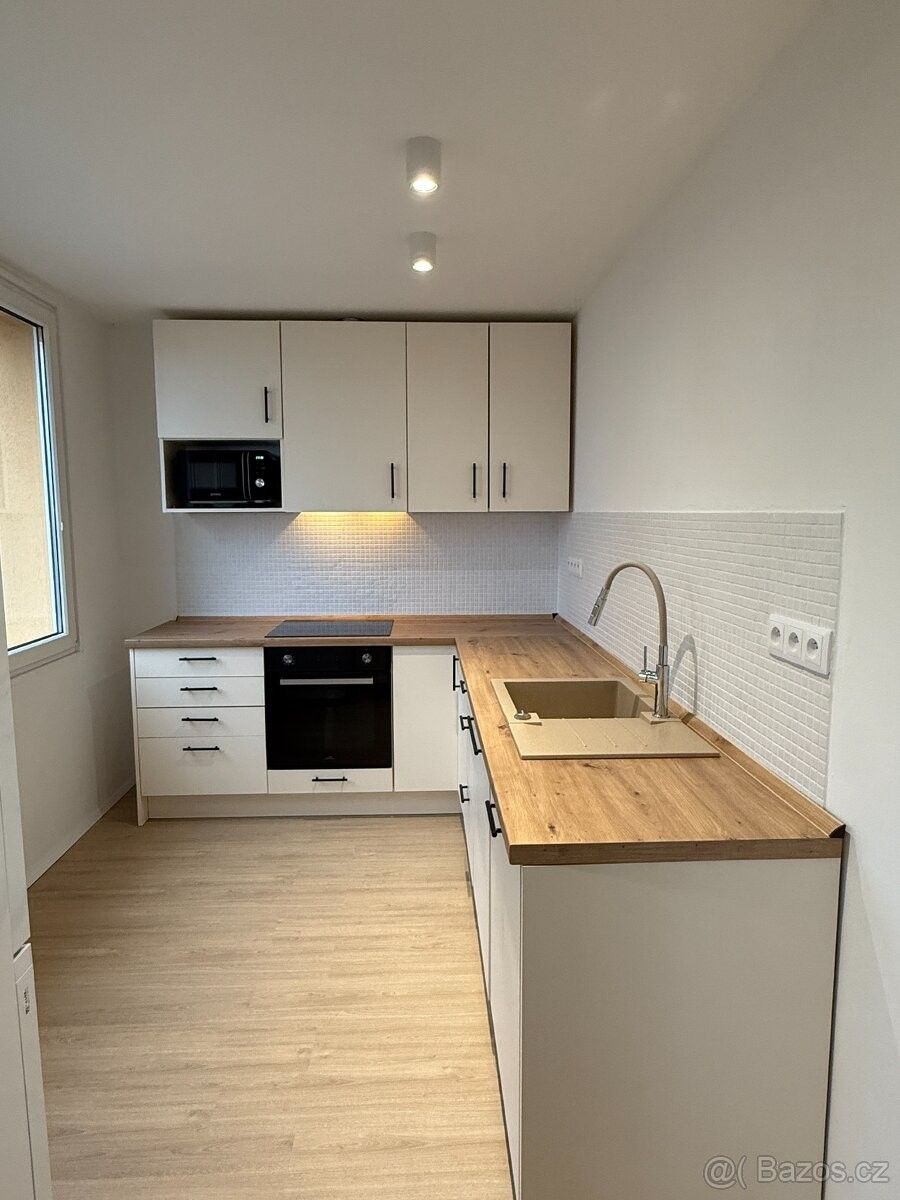 Byty, Studená, 378 56