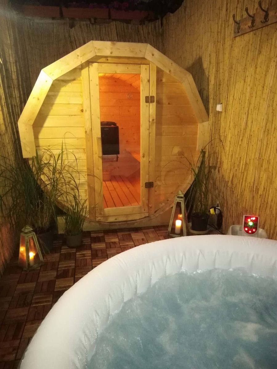 Chaty, Sedlec u Libochovic, Ústecký kraj - 1
