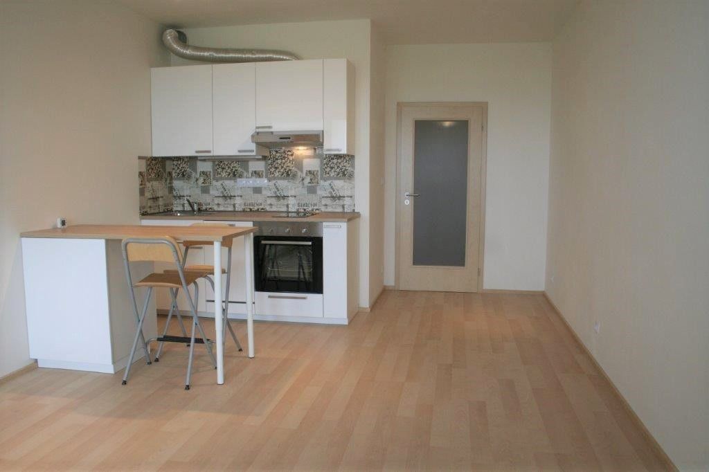 1+kk, Hornoměcholupská, Praha, 35 m²