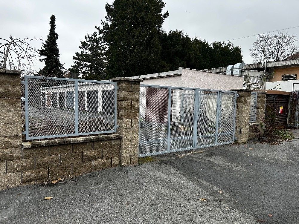 Garáže, Praha, 140 00