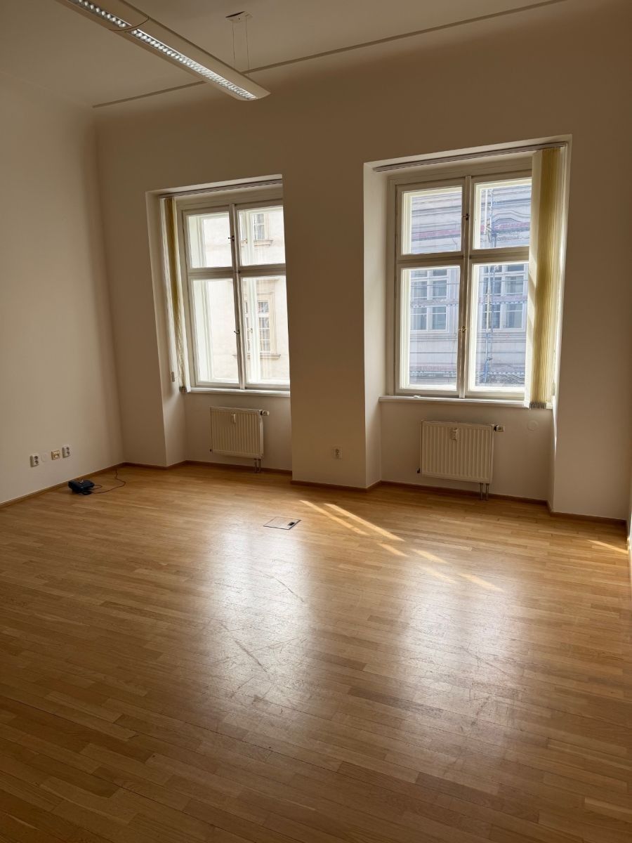 Pronájem kancelář - Karmelitská, Praha - Malá Strana, 28 m² - 5