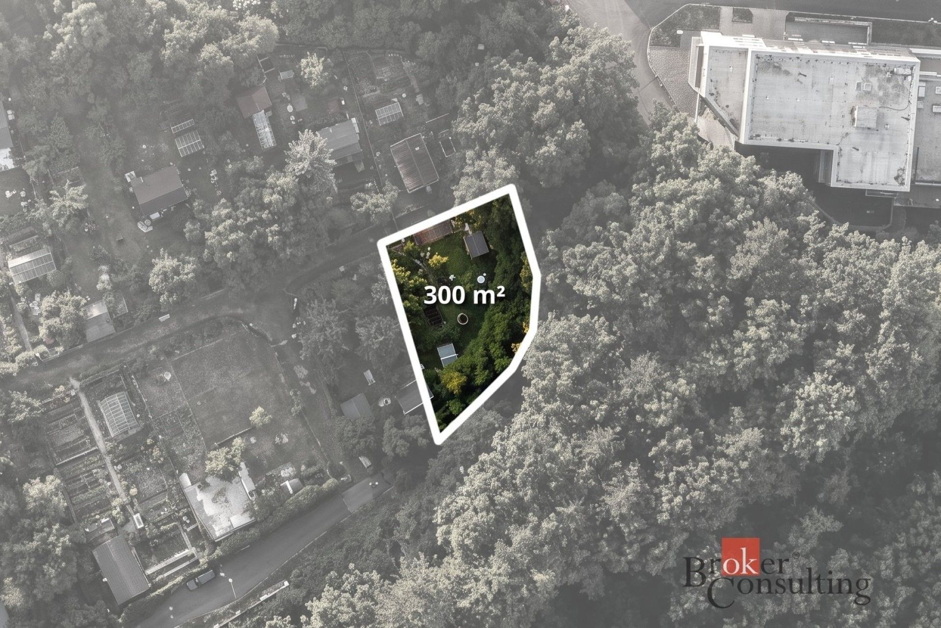 Zahrady, Karlovy Vary, 300 m² - 2