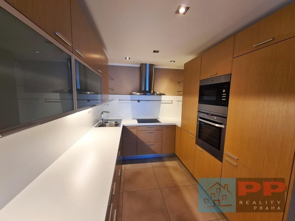Pronájem byt 2+kk - Na okraji, Praha, 104 m²