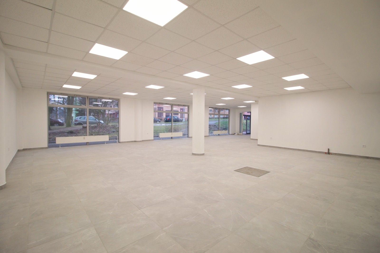 Pronájem obchodní prostory - náměstí ČSM, Chodov, 180 m²