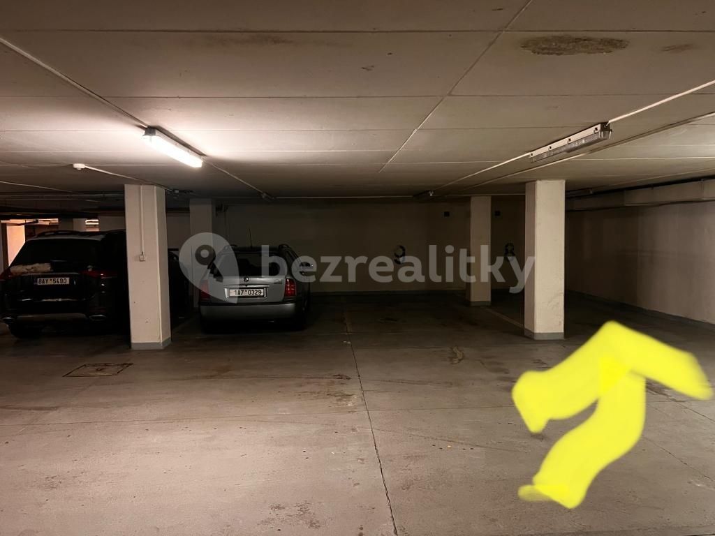 Garáž · 10 m² · Pod Parukářkou, Praha - Žižkov - 3
