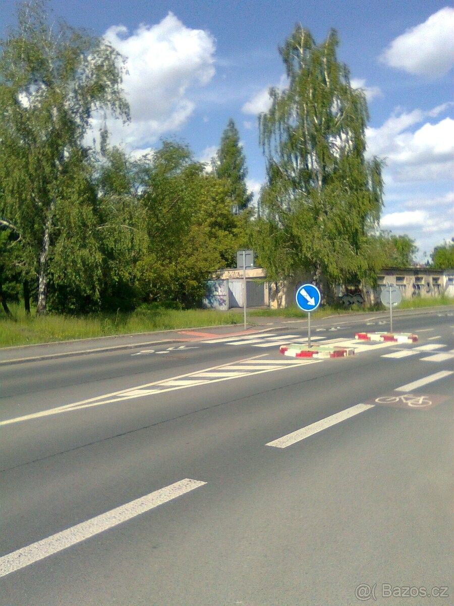 Garáže, Praha, 140 00