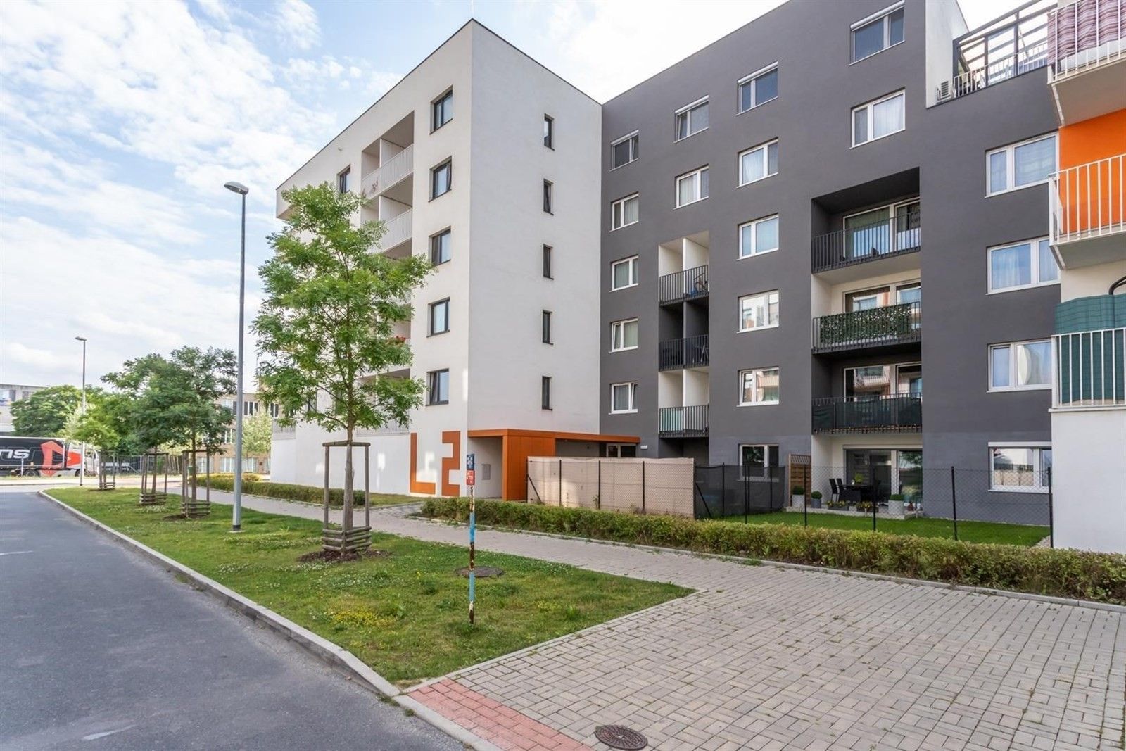 Pronájem byt 1+kk - Strnadových, Praha, 33 m²