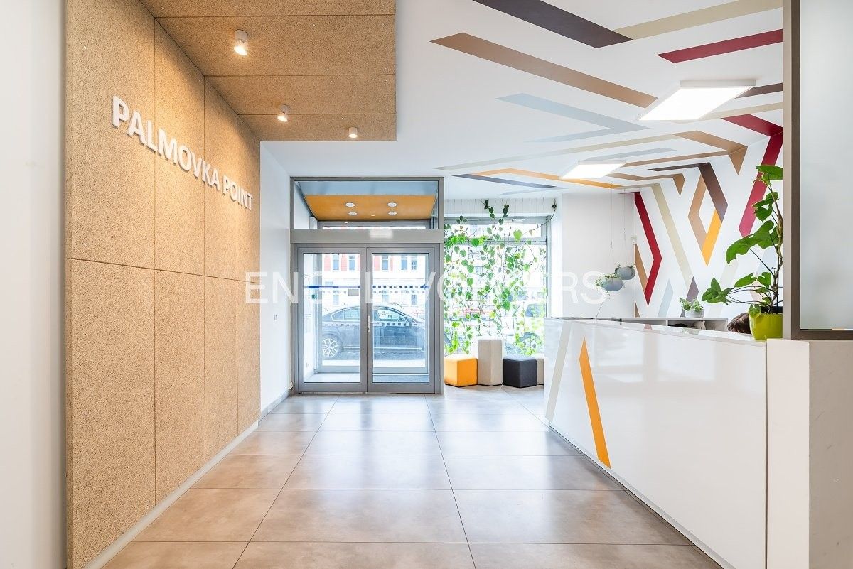 Pronájem komerční - Na žertvách, Praha, 252 m²