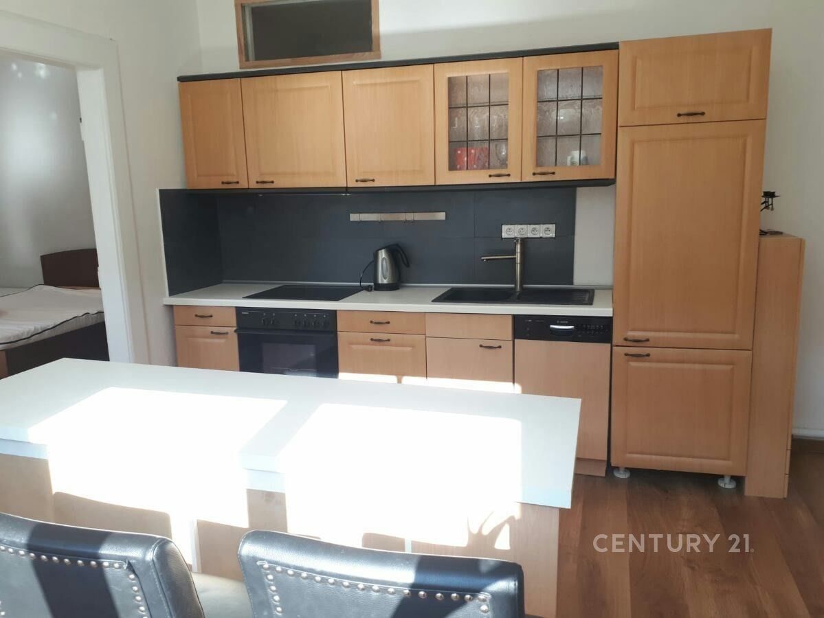 1+1, Jugoslávských partyzánů 678, Praha, 56 m²