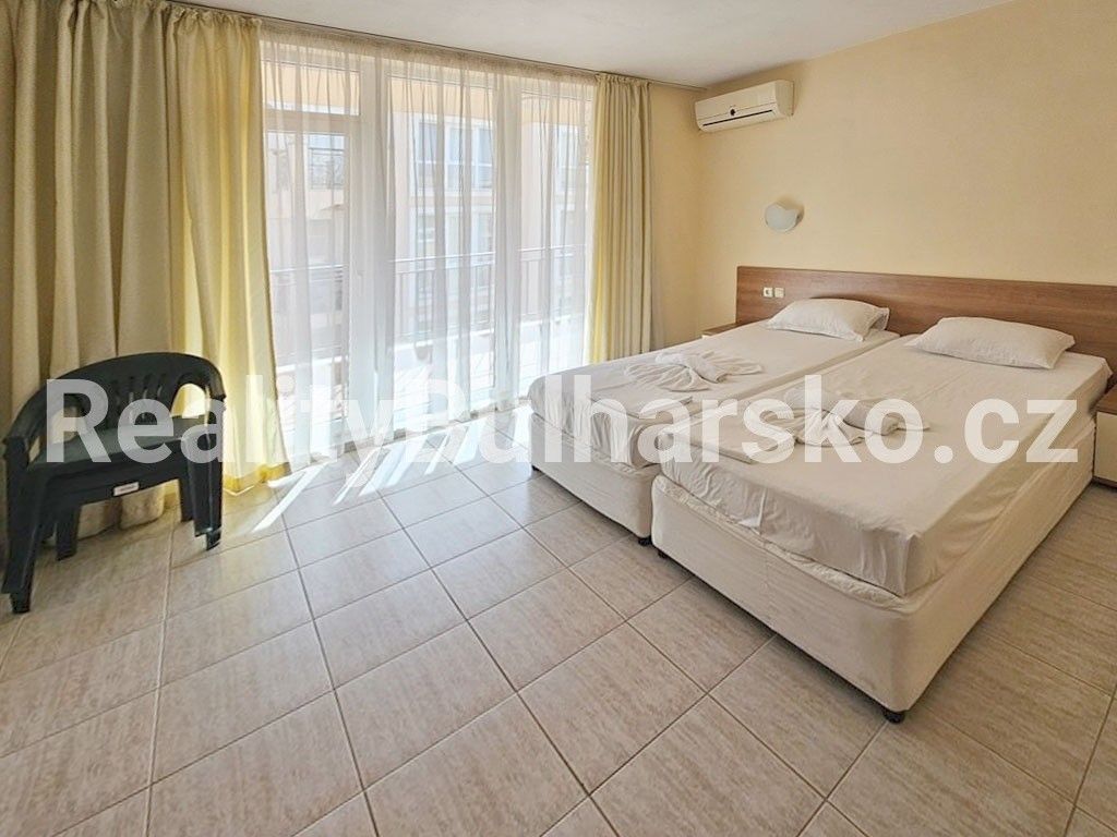 Byty, 987 66, Zahraničí