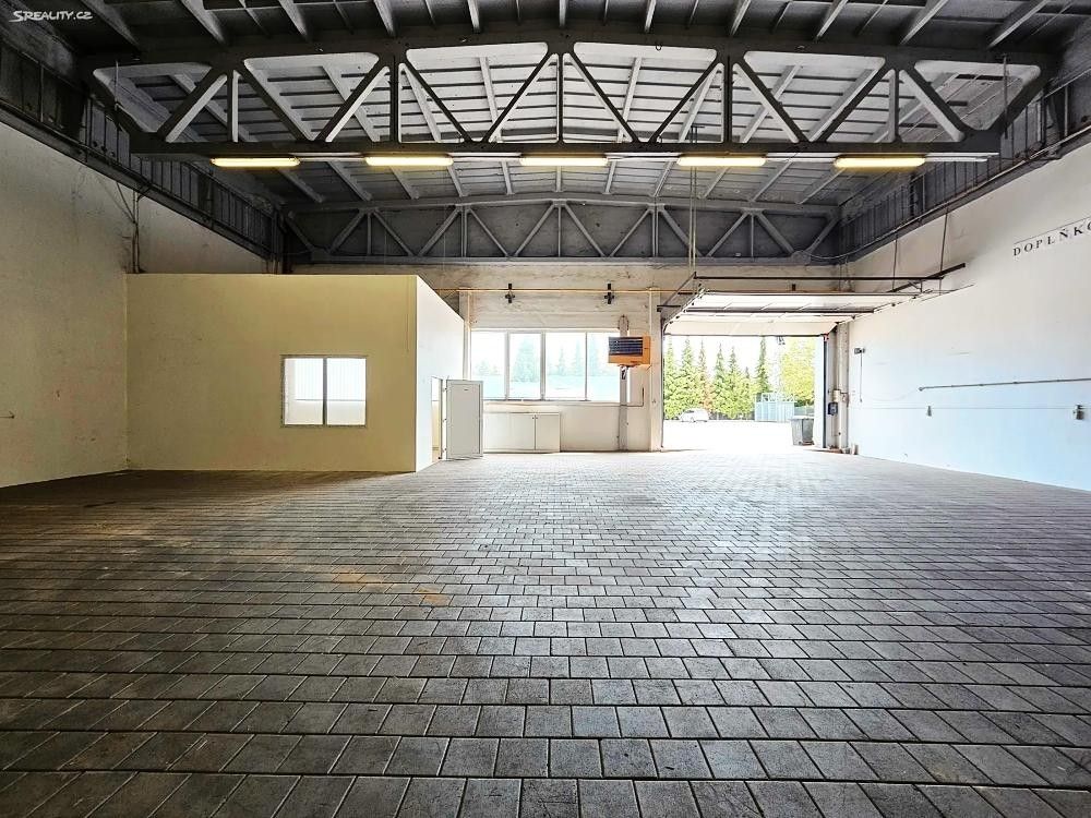Sklad · 1 463 m² · Něvská, Praha - 4