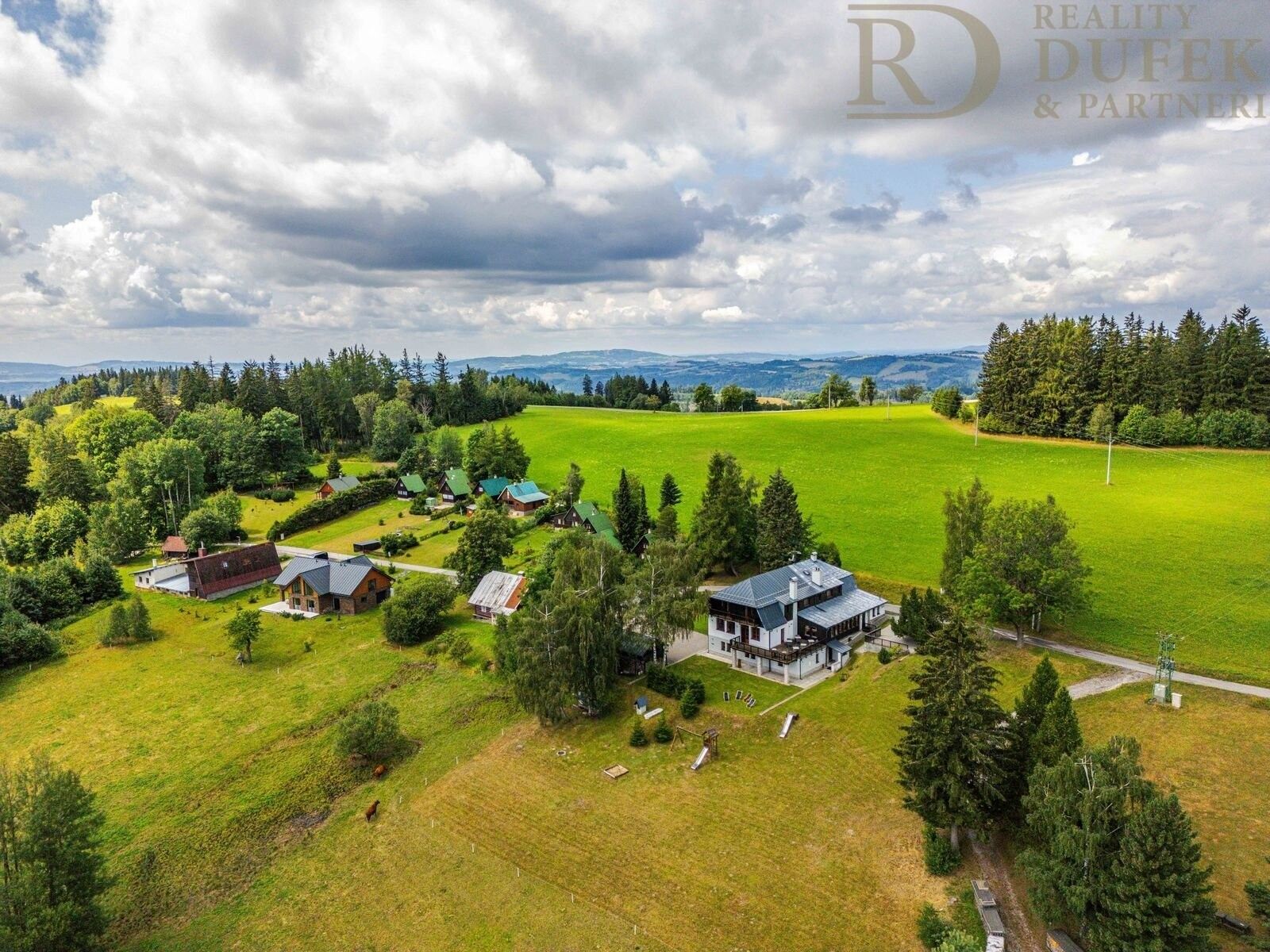 Prodej ubytovací zařízení - Křížlice, Jestřabí v Krkonoších, 631 m²