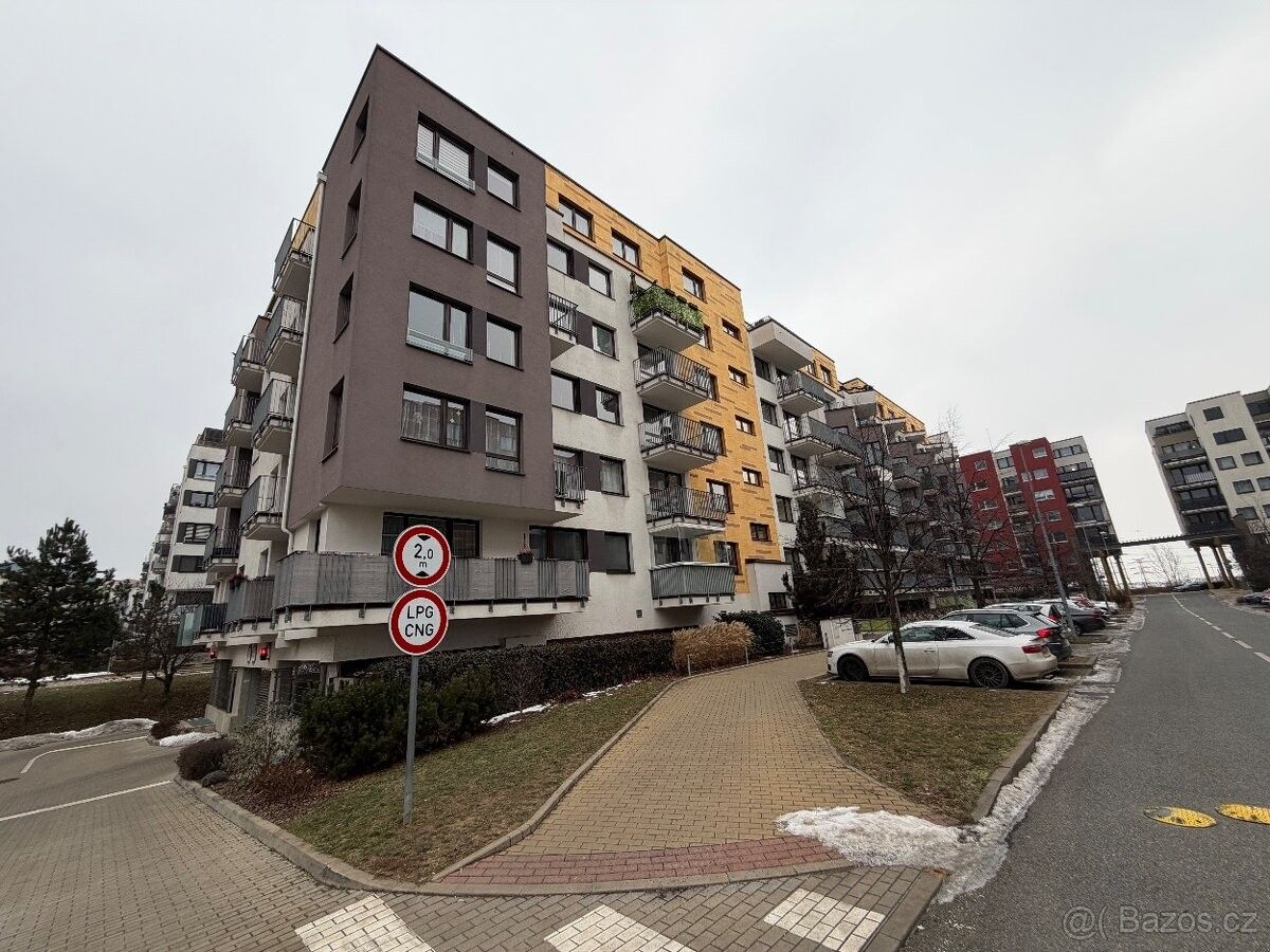 Byty, Praha, 190 00