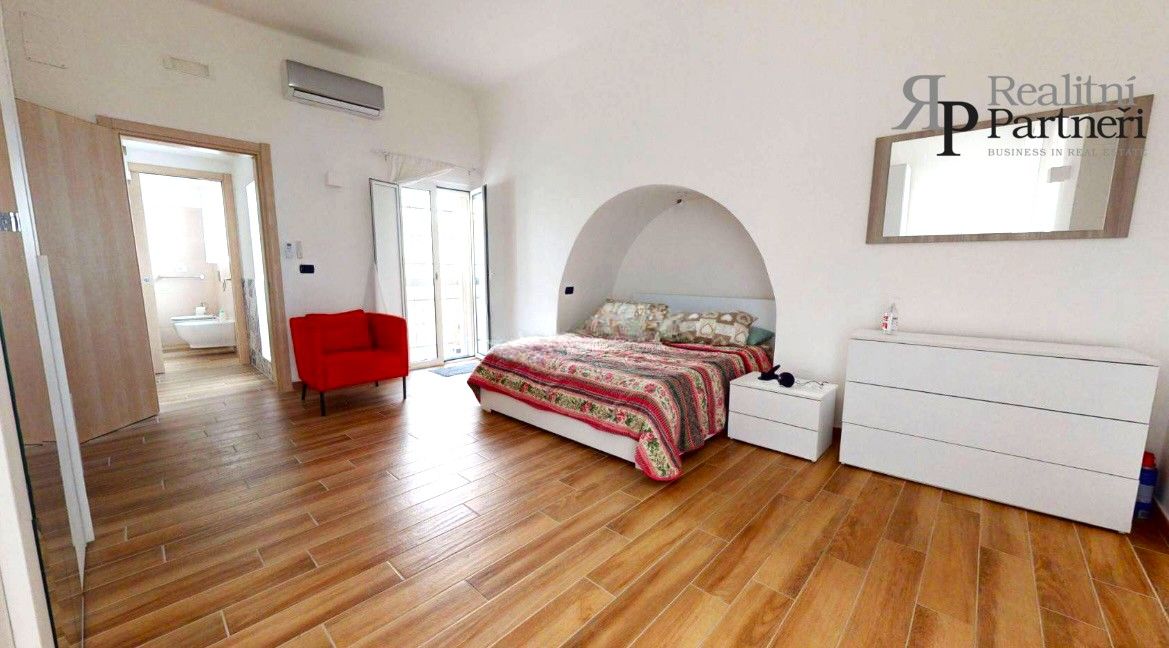 Rodinné domy, 987 66, Zahraničí