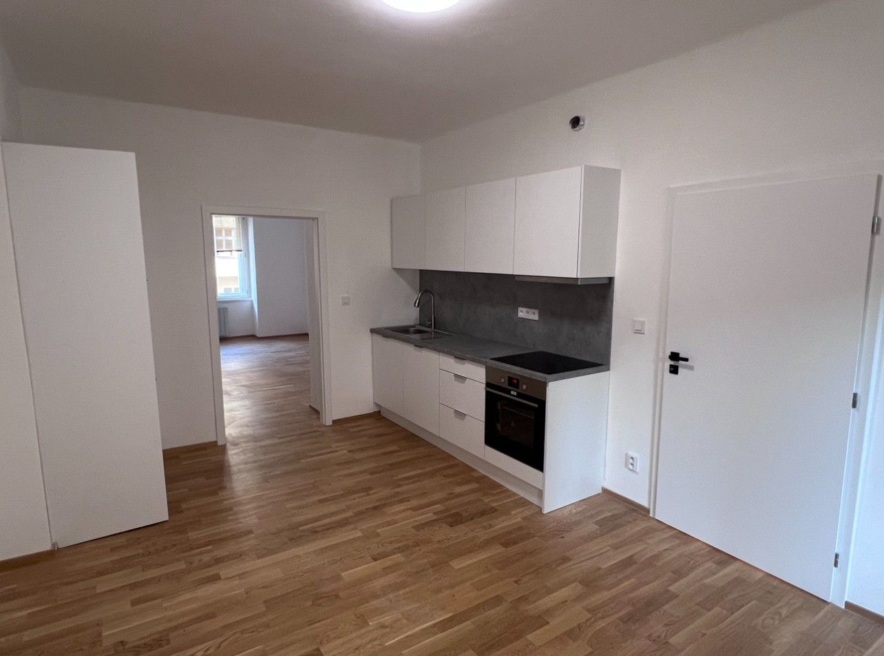 2+kk, Národní obrany, Praha, 55 m²