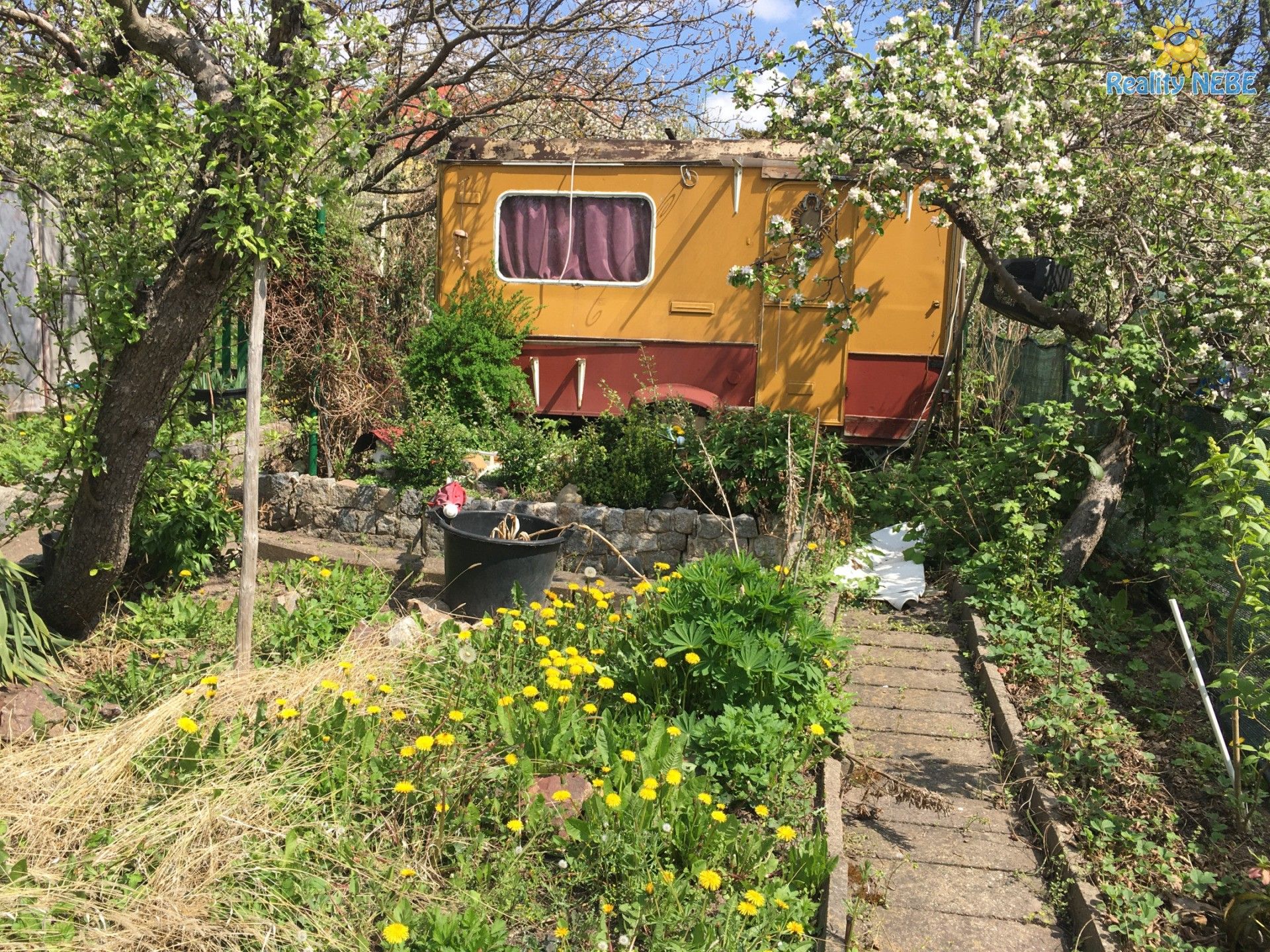 Pronájem zahrada - Zlatnice, Praha, 400 m²