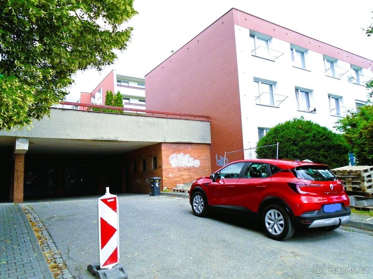 Garáže, Zlín, 760 05