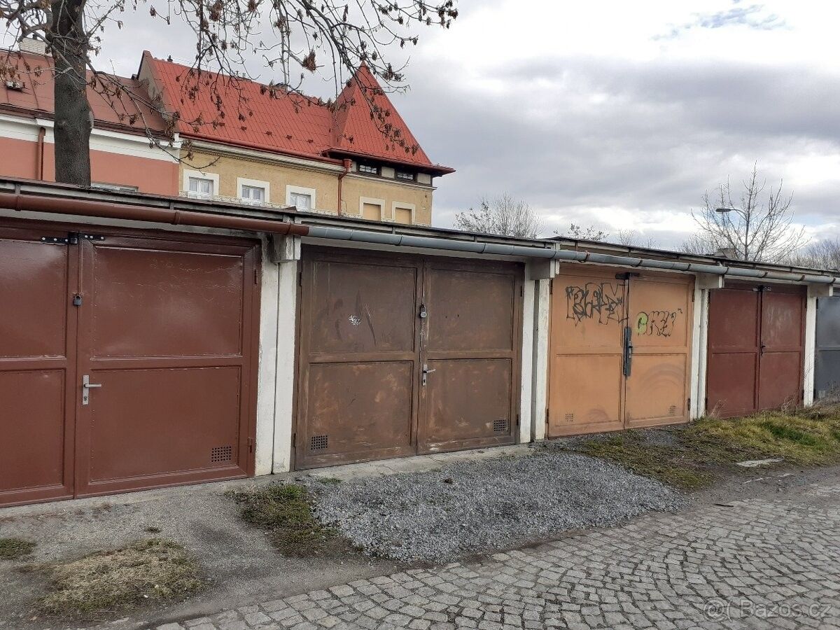 Garáže, Opava, 746 01
