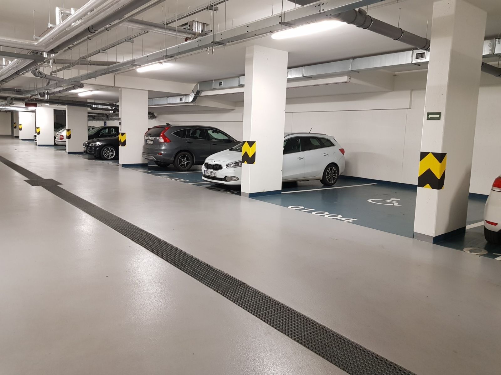 Garáž · 13 m² · V Zahrádkách, Praha - Žižkov - 3