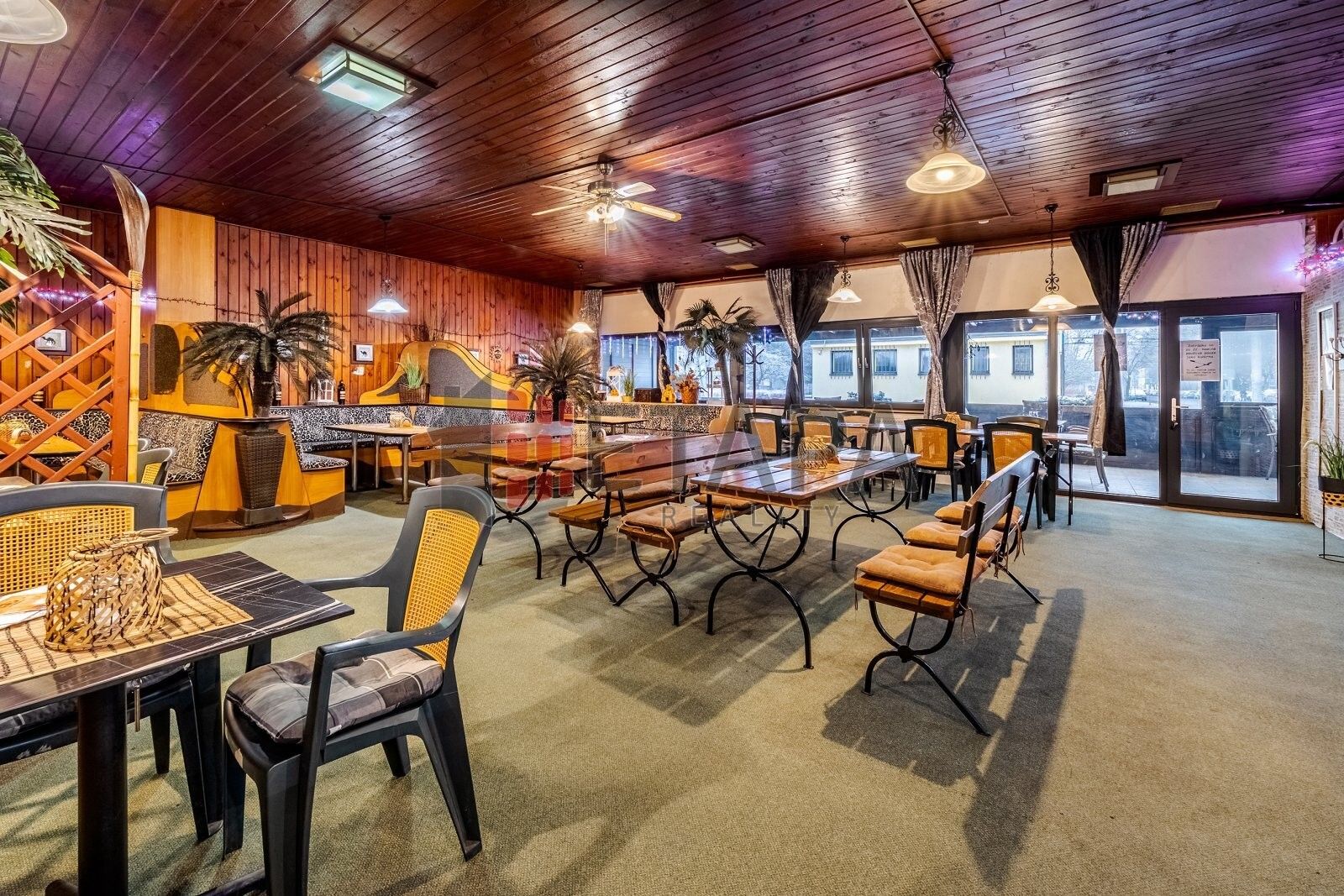Restaurace · 390 m² · J. Opletala 1405, České Budějovice 2 - 3