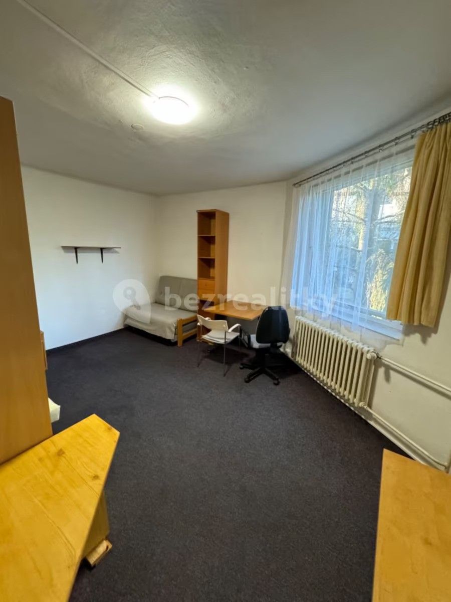 Ubytovací zařízení · 20 m² · Zdíkovská, Praha - 3