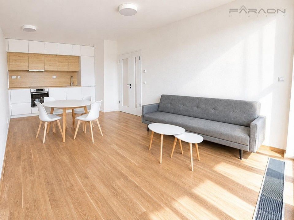 2+kk, Švarcova,Praha 8, Karlín, 55 m² - 2