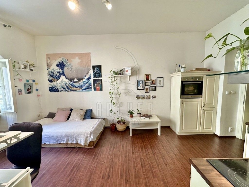 Prodej byt 2+kk - Ježkova 1054, Praha, 43 m²