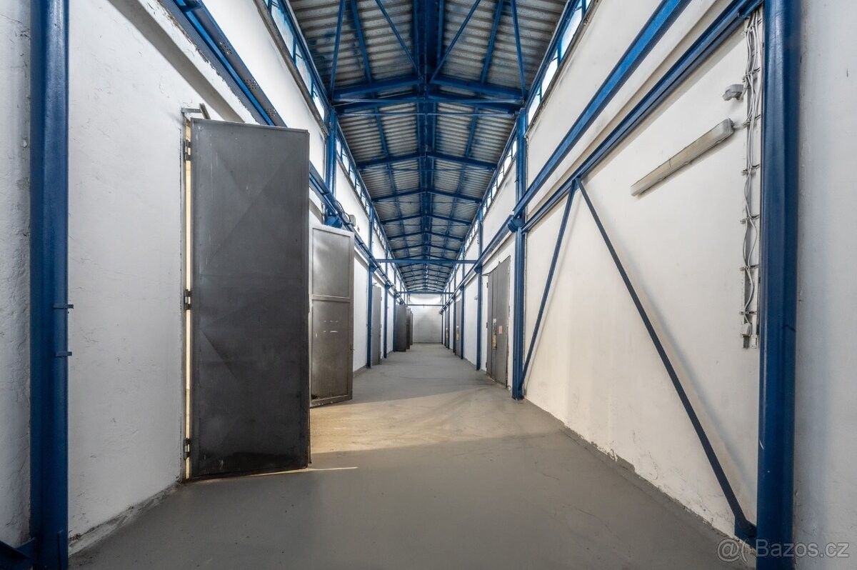 Sklady, Chvaletice, 533 12