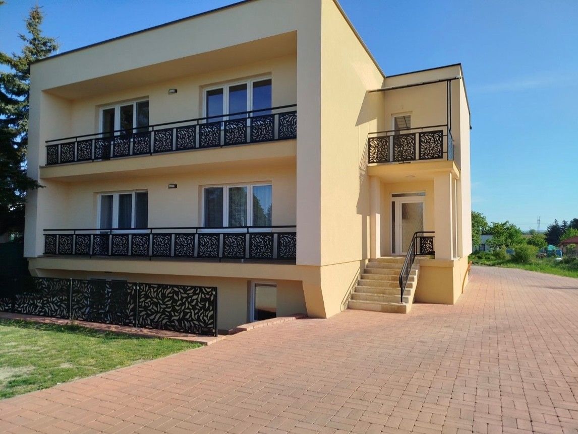 Rodinné domy, 987 65, Slovensko