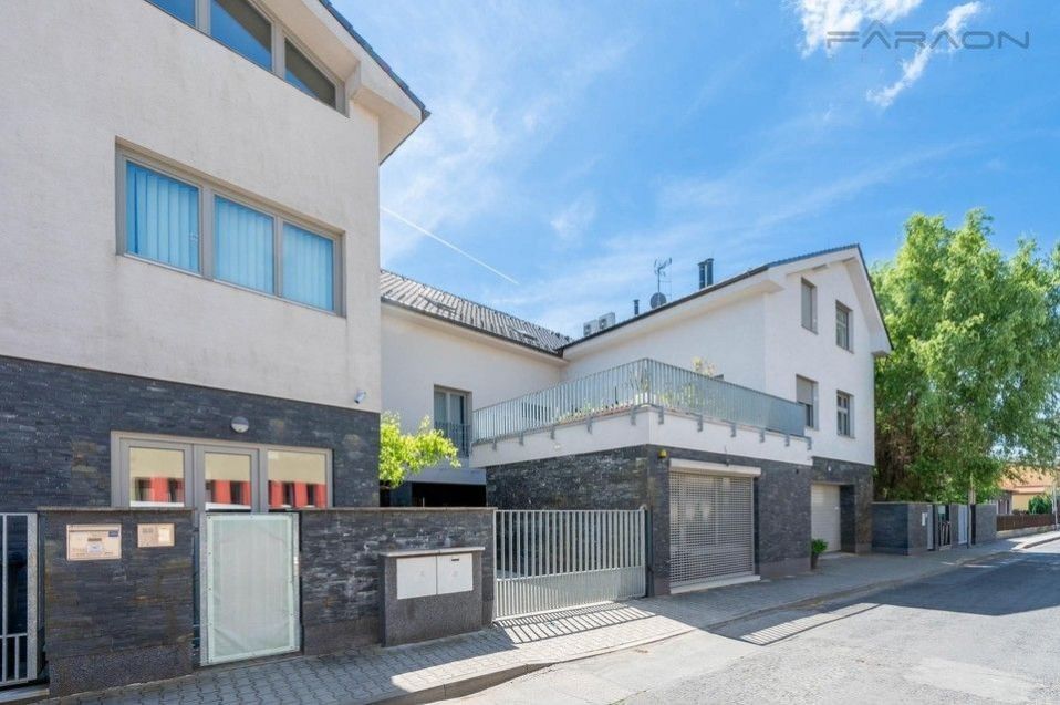 Prodej obchodní prostory - Vojtěšská, Neratovice, 898 m²